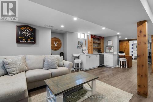 950 Linden Street, Innisfil, ON - Indoor Photo Showing Living Room
