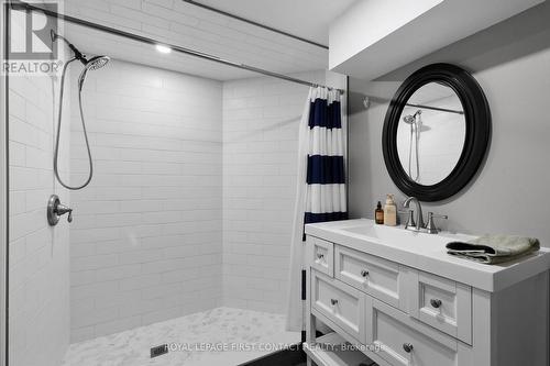 950 Linden Street, Innisfil, ON - Indoor Photo Showing Bathroom