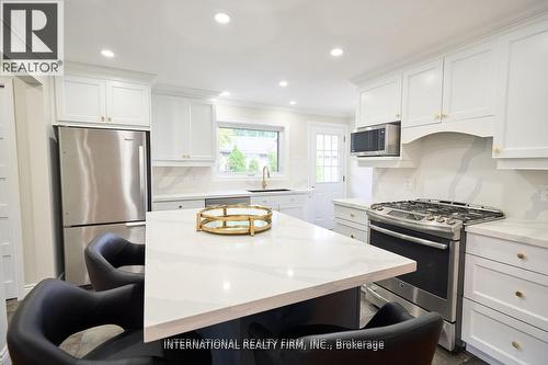 2292 Devon Road, Oakville, ON - Indoor Photo Showing Kitchen With Upgraded Kitchen