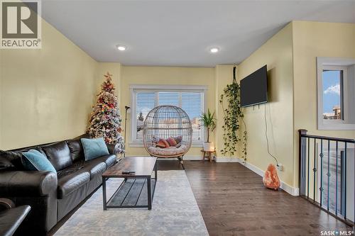 520 Couples Court, Warman, SK - Indoor Photo Showing Living Room