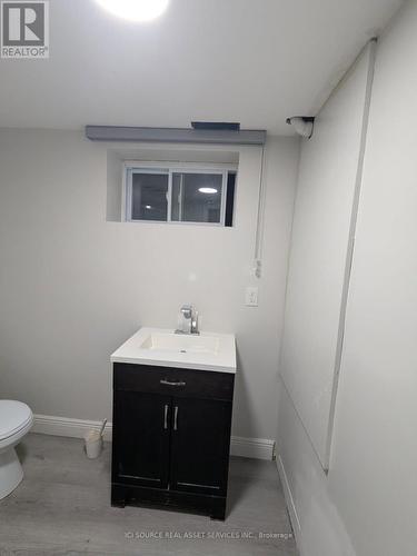 B - 6447 Culp Street, Niagara Falls, ON - Indoor Photo Showing Bathroom