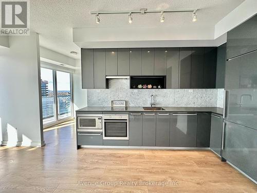 3502 - 115 Mcmahon Drive, Toronto, ON - Indoor Photo Showing Kitchen With Upgraded Kitchen