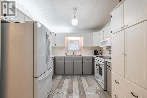 194 - 3033 Townline Road, Fort Erie (Black Creek), ON - Indoor Photo Showing Kitchen