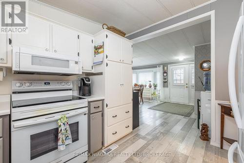 194 - 3033 Townline Road, Fort Erie (Black Creek), ON - Indoor Photo Showing Kitchen