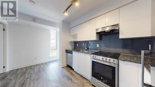 305 - 120 Varna Drive, Toronto, ON - Indoor Photo Showing Kitchen