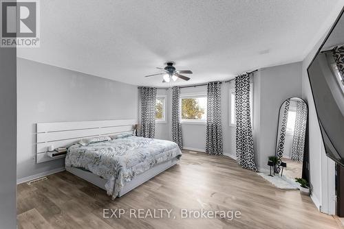 35 Viscount Way, East Gwillimbury, ON - Indoor Photo Showing Bedroom