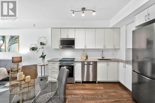 102 - 700 Sheppard Avenue W, Toronto, ON - Indoor Photo Showing Kitchen