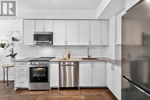 102 - 700 Sheppard Avenue W, Toronto, ON - Indoor Photo Showing Kitchen With Upgraded Kitchen