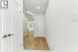 entrance, 2 door closet - 