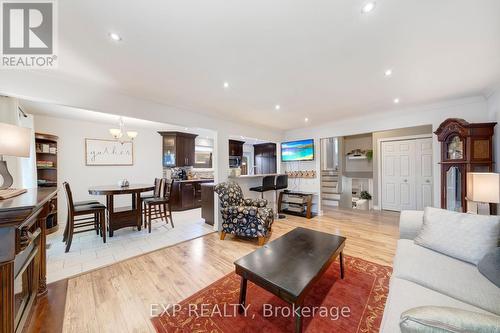 25 Ziraldo Road, St. Catharines (Martindale Pond), ON - Indoor Photo Showing Living Room