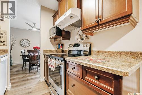 601 4555 Rae Street, Regina, SK - Indoor Photo Showing Kitchen