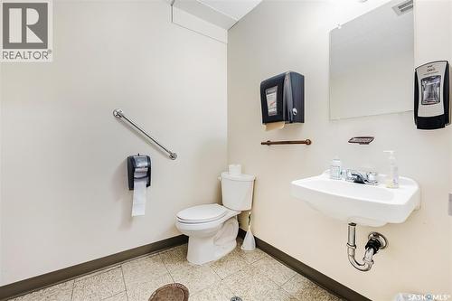 601 4555 Rae Street, Regina, SK - Indoor Photo Showing Bathroom