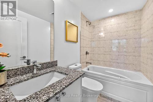 310 - 700 Sheppard Avenue W, Toronto, ON - Indoor Photo Showing Bathroom