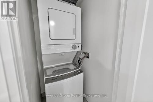 310 - 700 Sheppard Avenue W, Toronto, ON - Indoor Photo Showing Laundry Room