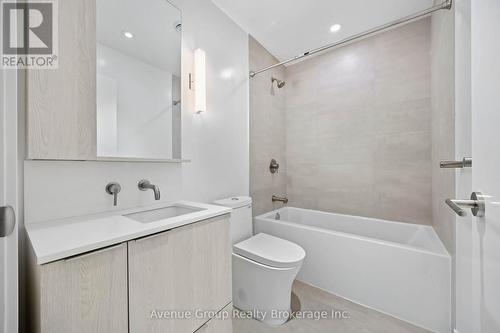 210 - 110 Broadway Avenue, Toronto, ON - Indoor Photo Showing Bathroom