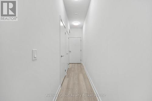 210 - 110 Broadway Avenue, Toronto, ON - Indoor Photo Showing Other Room