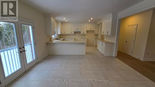 61 Ruby Ridge, Oro-Medonte, ON - Indoor Photo Showing Kitchen