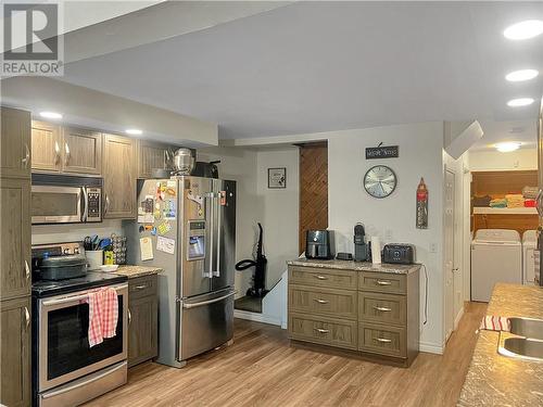 431 Frood Road, Sudbury, ON - Indoor Photo Showing Kitchen