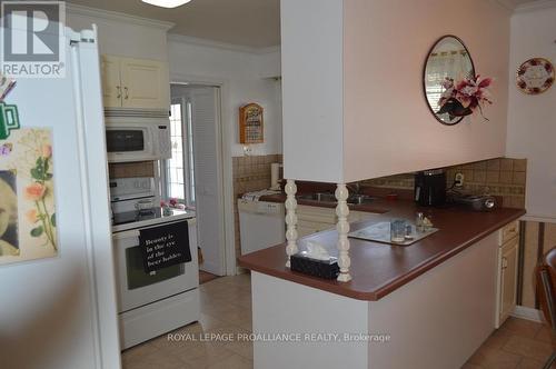 9 Parkview Heights, Quinte West (Trenton Ward), ON - Indoor Photo Showing Kitchen
