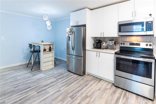 10 Larter Crescent, Winnipeg, MB - Indoor Photo Showing Kitchen