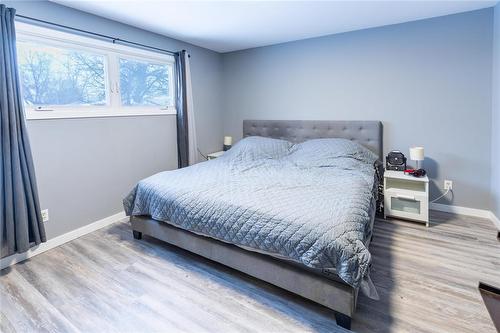 10 Larter Crescent, Winnipeg, MB - Indoor Photo Showing Bedroom