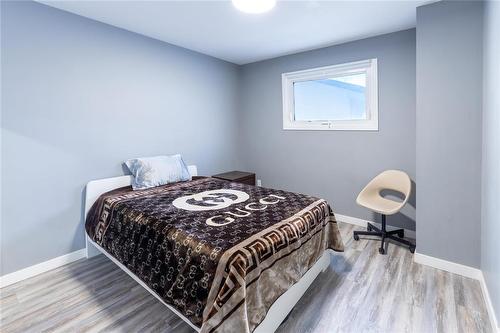10 Larter Crescent, Winnipeg, MB - Indoor Photo Showing Bedroom