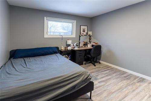 10 Larter Crescent, Winnipeg, MB - Indoor Photo Showing Bedroom