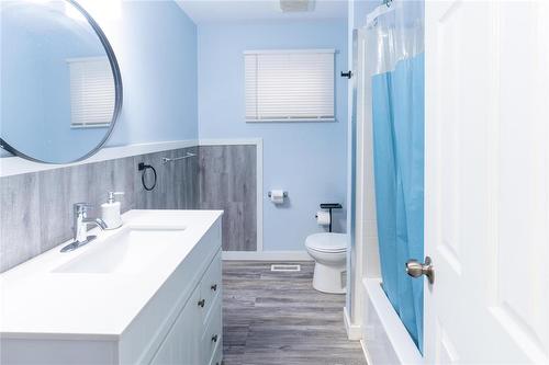 10 Larter Crescent, Winnipeg, MB - Indoor Photo Showing Bathroom