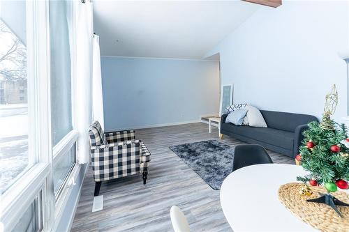 10 Larter Crescent, Winnipeg, MB - Indoor