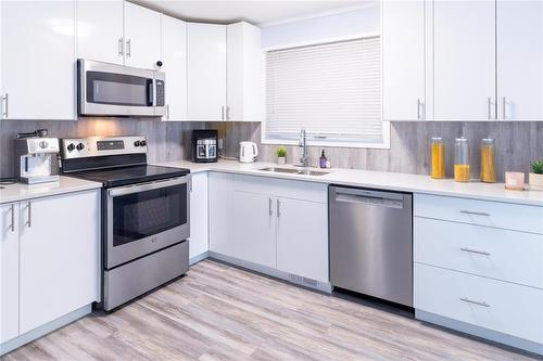 10 Larter Crescent, Winnipeg, MB - Indoor Photo Showing Kitchen With Double Sink