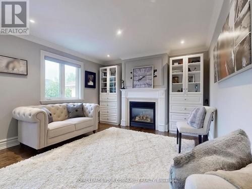 5 Trilogy Court, Richmond Hill, ON - Indoor Photo Showing Living Room With Fireplace