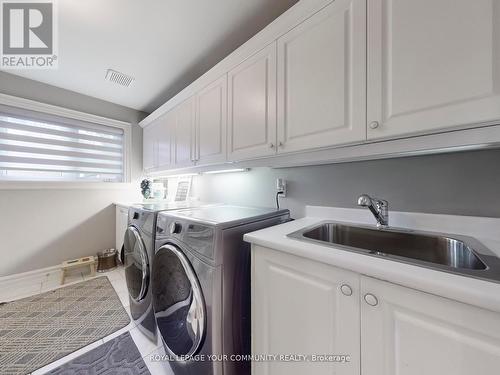 5 Trilogy Court, Richmond Hill, ON - Indoor Photo Showing Laundry Room