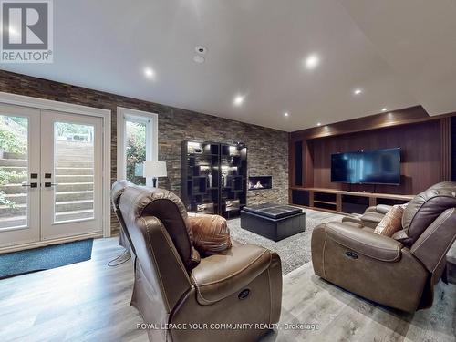 5 Trilogy Court, Richmond Hill, ON - Indoor Photo Showing Other Room With Fireplace