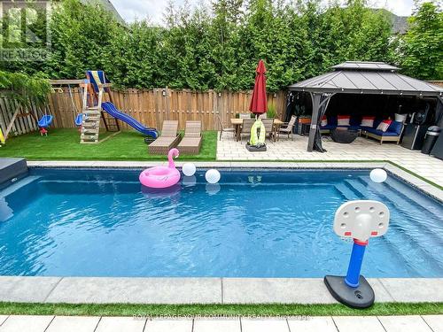 5 Trilogy Court, Richmond Hill, ON - Outdoor With In Ground Pool With Backyard