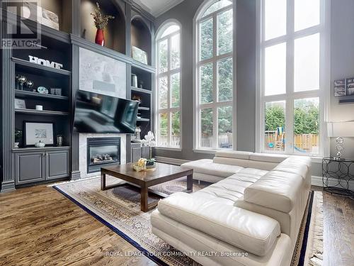 5 Trilogy Court, Richmond Hill, ON - Indoor Photo Showing Living Room With Fireplace