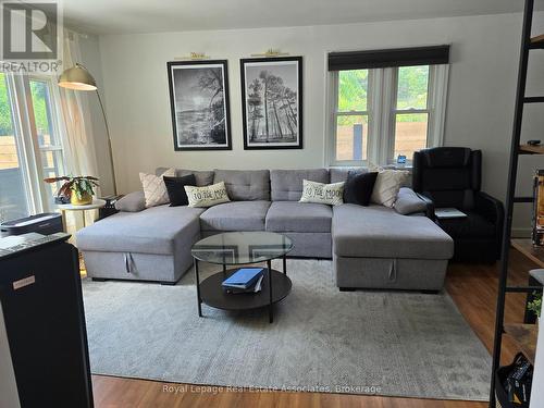 Main - 1109 Caven Street, Mississauga, ON - Indoor Photo Showing Living Room