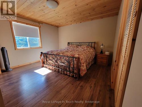 5631 Upper Big Chute Road, Severn, ON - Indoor Photo Showing Bedroom