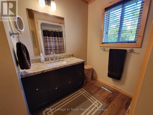 5631 Upper Big Chute Road, Severn, ON - Indoor Photo Showing Bathroom