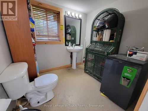 5631 Upper Big Chute Road, Severn, ON - Indoor Photo Showing Bathroom