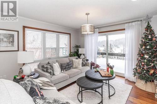 301 - 34 Deerhurst Greens Road, Huntsville (Chaffey), ON - Indoor Photo Showing Living Room