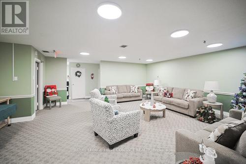 808 - 20 William Roe Boulevard, Newmarket, ON - Indoor