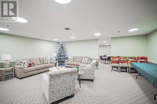 808 - 20 William Roe Boulevard, Newmarket, ON - Indoor