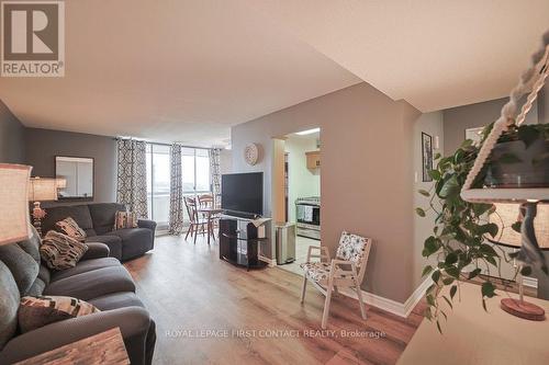 808 - 20 William Roe Boulevard, Newmarket, ON - Indoor Photo Showing Living Room