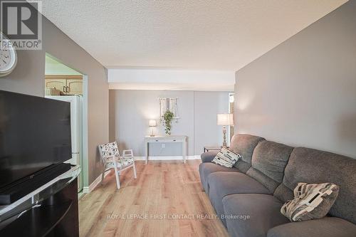 808 - 20 William Roe Boulevard, Newmarket, ON - Indoor Photo Showing Living Room
