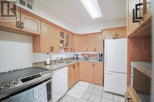 808 - 20 William Roe Boulevard, Newmarket, ON - Indoor Photo Showing Kitchen