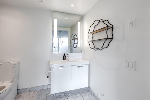 Ph1404-629 King Street W, Toronto, ON - Indoor Photo Showing Bathroom
