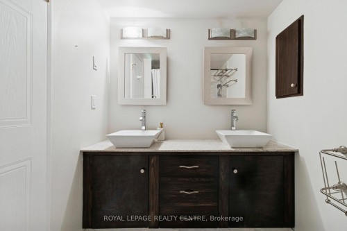 510-1110 Walden Circle, Mississauga, ON - Indoor Photo Showing Bathroom