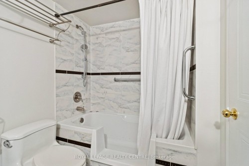 510-1110 Walden Circle, Mississauga, ON - Indoor Photo Showing Bathroom