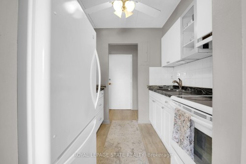 220-198 Scott Street, St. Catharines, ON - Indoor Photo Showing Kitchen