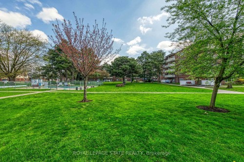 220-198 Scott Street, St. Catharines, ON - Outdoor